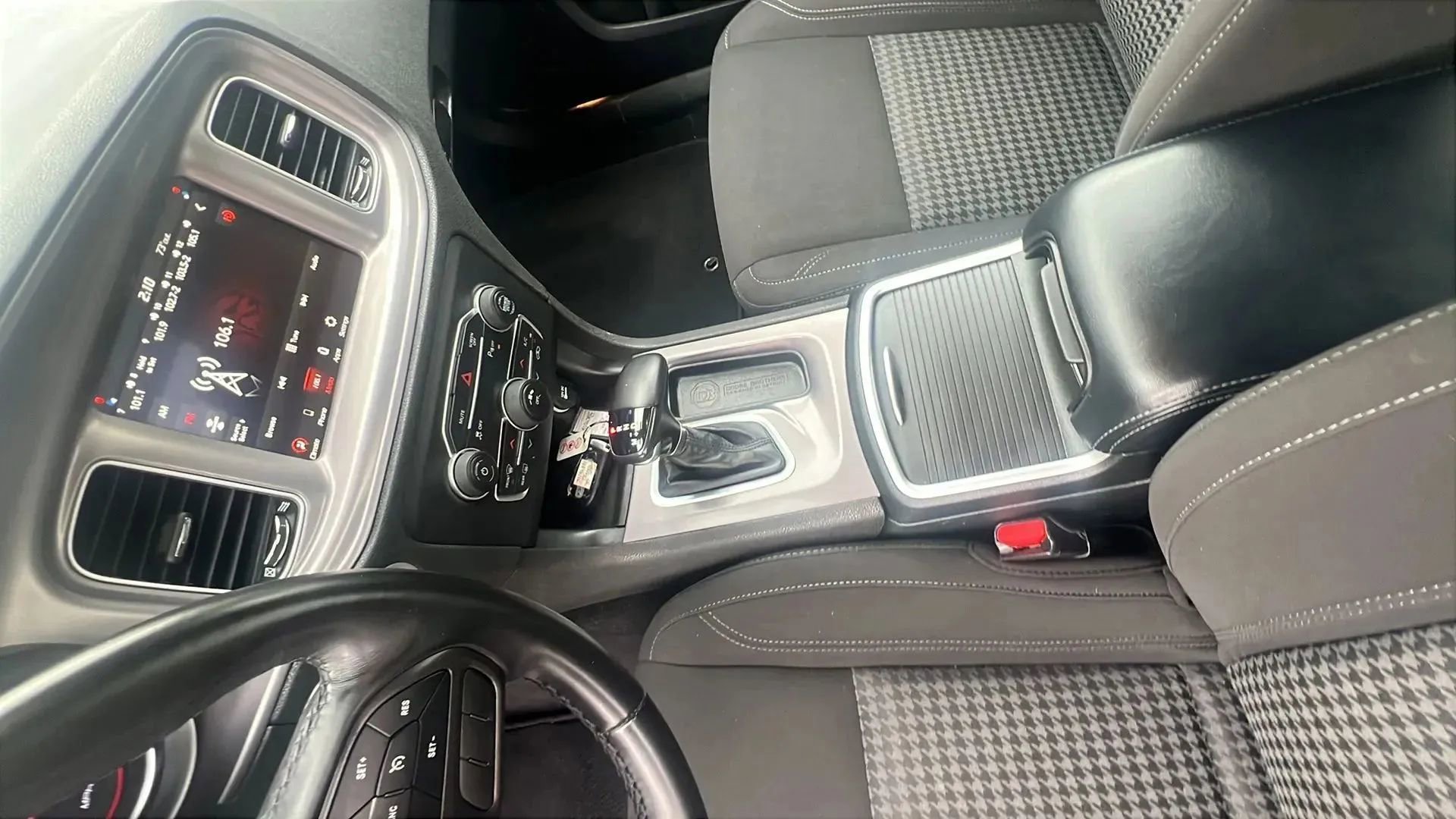 Used 2023 Dodge Charger SXT RWD image 25