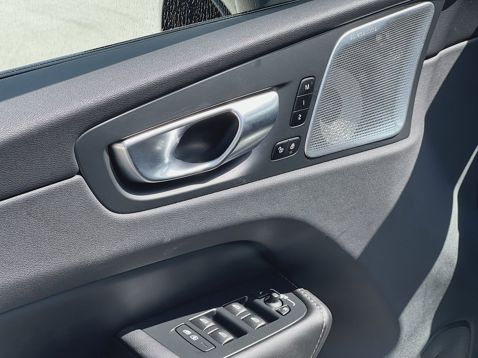 Certified 2024 Volvo XC60 T8 Ultimate w/ Climate Package image 15