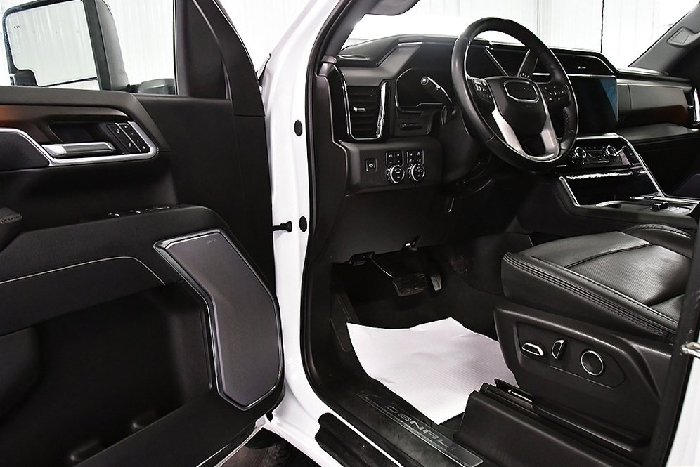 Used 2025 GMC Sierra 3500 Denali w/ Denali Reserve Package image 19