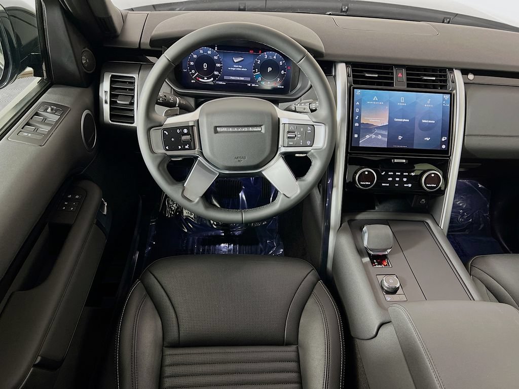 Certified 2025 Land Rover Discovery S AWD/4WD image 24