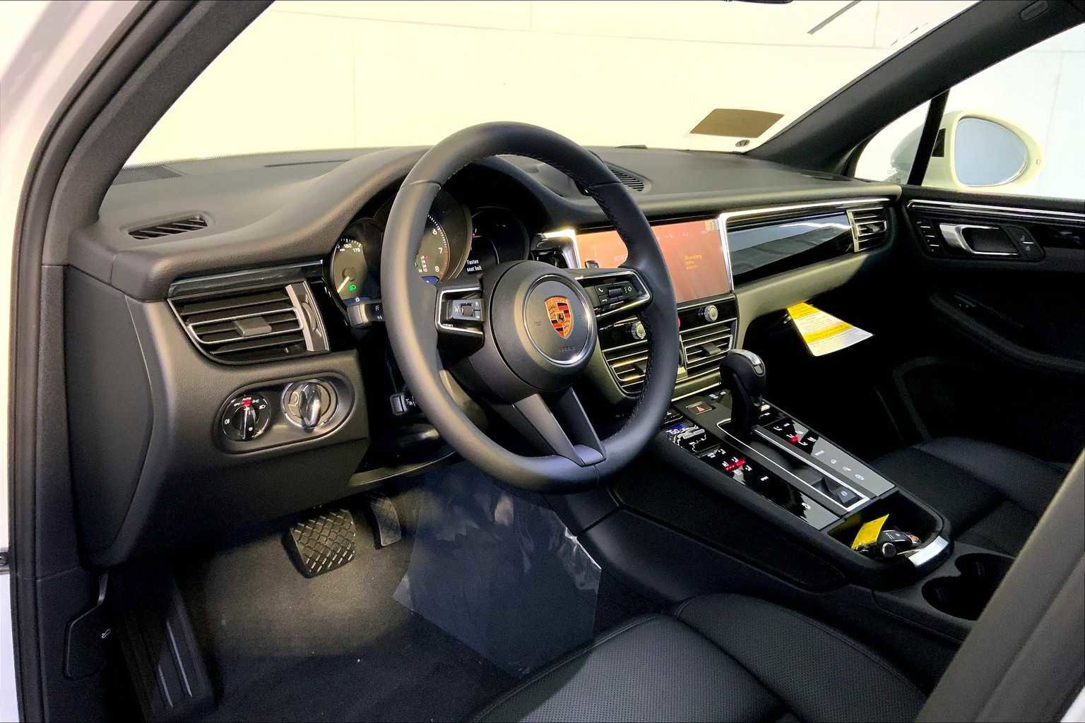 New 2026 Porsche Macan image 4