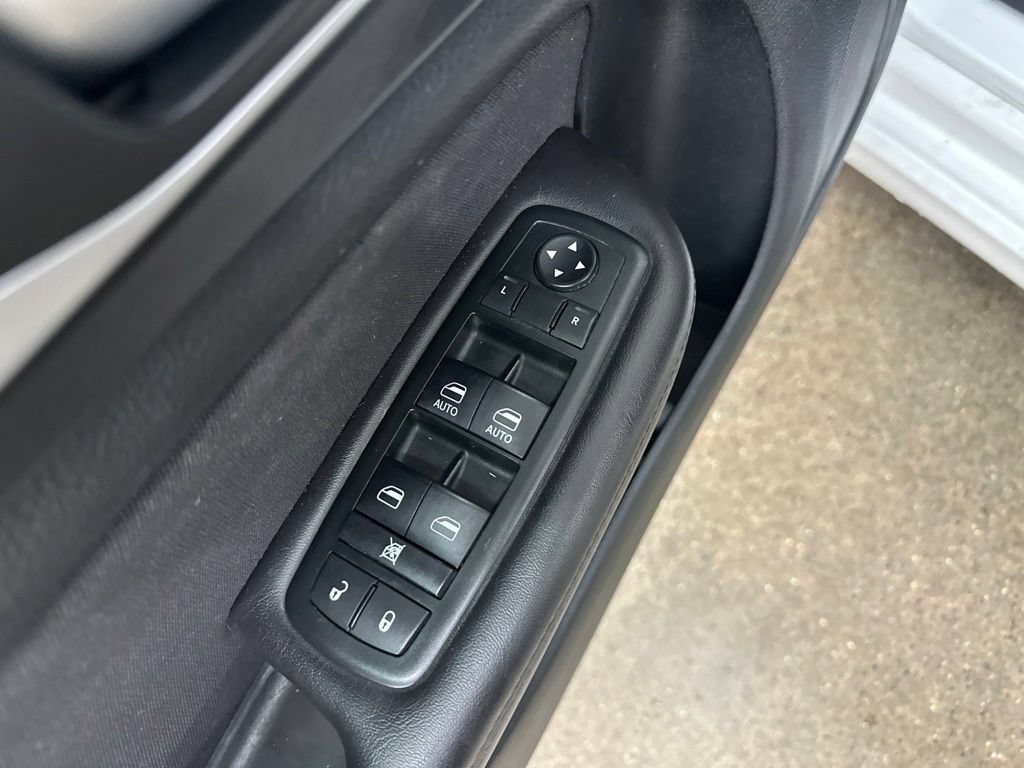 Used 2015 Chrysler 200 Limited w/ Convenience Group FWD image 35