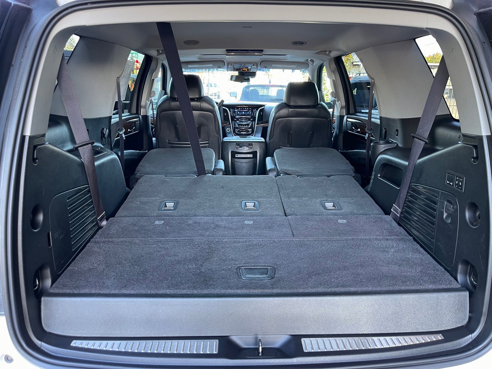 Used 2017 Cadillac Escalade Premium Luxury image 34