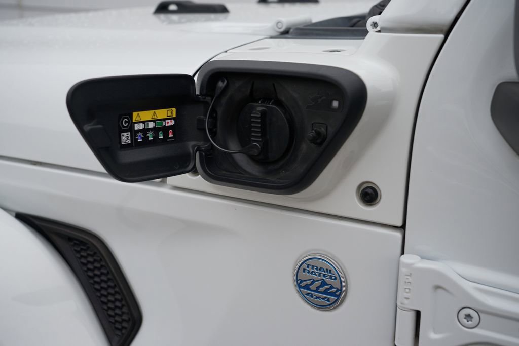 Used 2022 Jeep Wrangler Unlimited Sahara w/ Cold Weather Group image 35