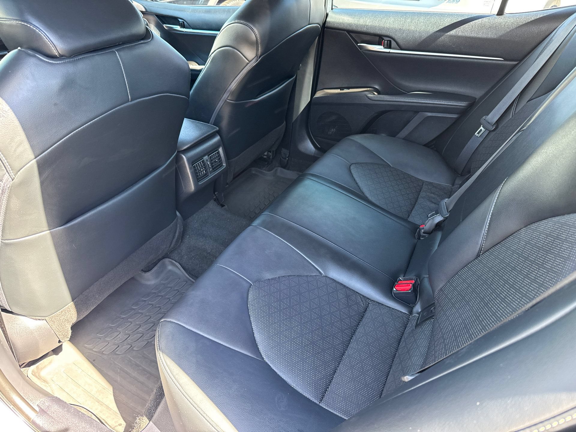 Used 2022 Toyota Camry XSE FWD image 15