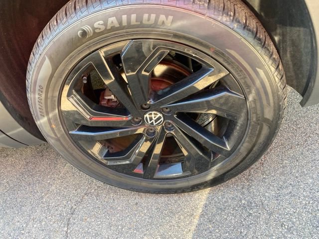 Used 2021 Volkswagen Atlas SE w/ Panoramic Sunroof Package FWD image 12