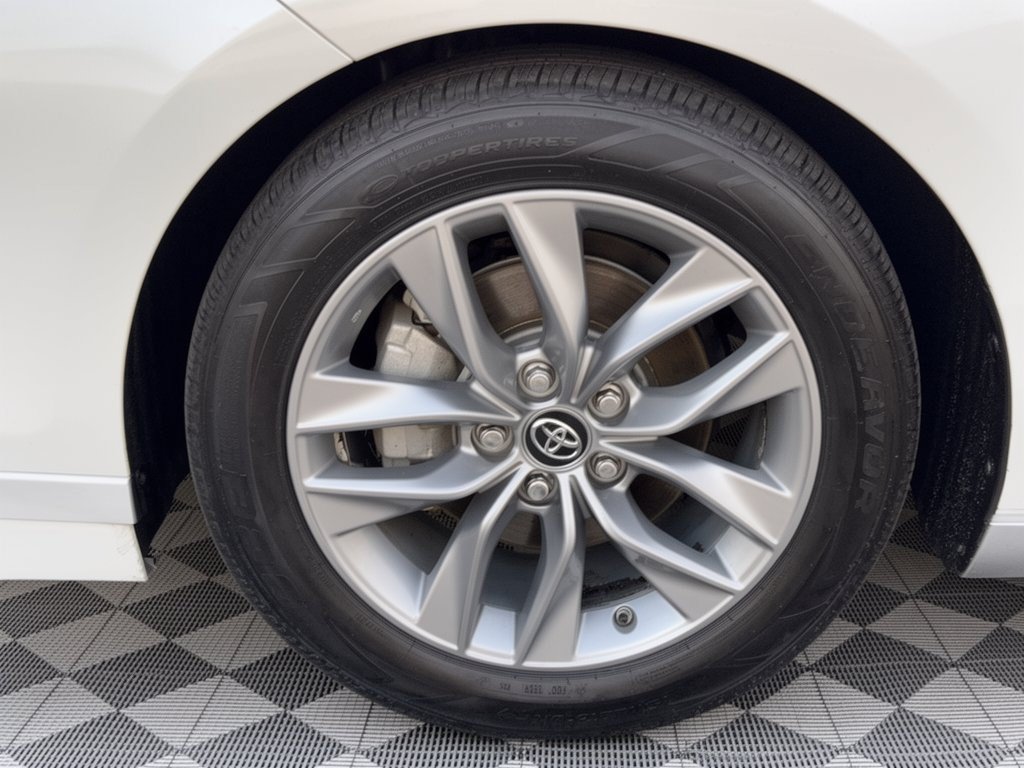 Used 2019 Toyota Avalon XLE w/ Moonroof Package FWD image 13
