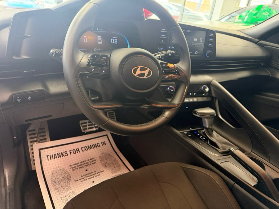 Used 2025 Hyundai Elantra Sport FWD image 26