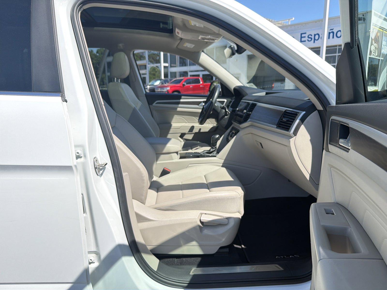 Used 2022 Volkswagen Atlas SE image 34