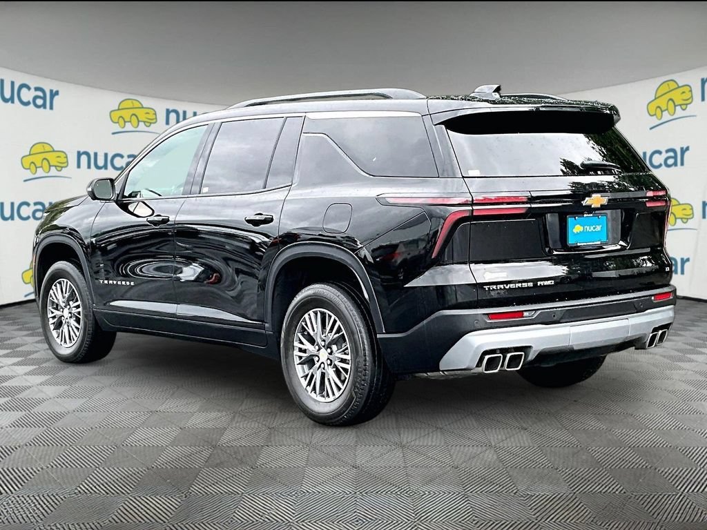 Used 2024 Chevrolet Traverse LT AWD/4WD image 4