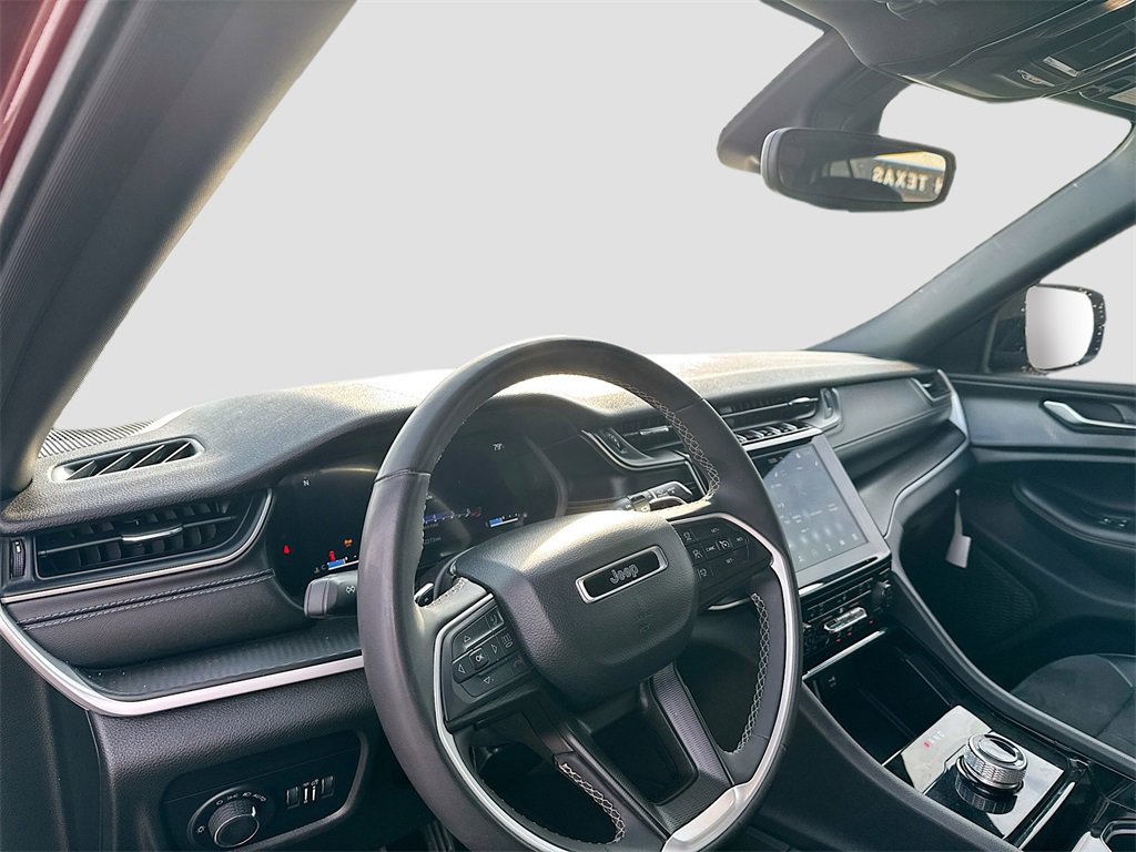 Used 2023 Jeep Grand Cherokee Altitude image 11