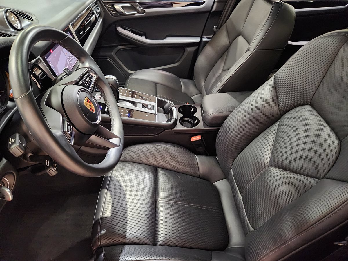 Used 2023 Porsche Macan AWD/4WD image 29