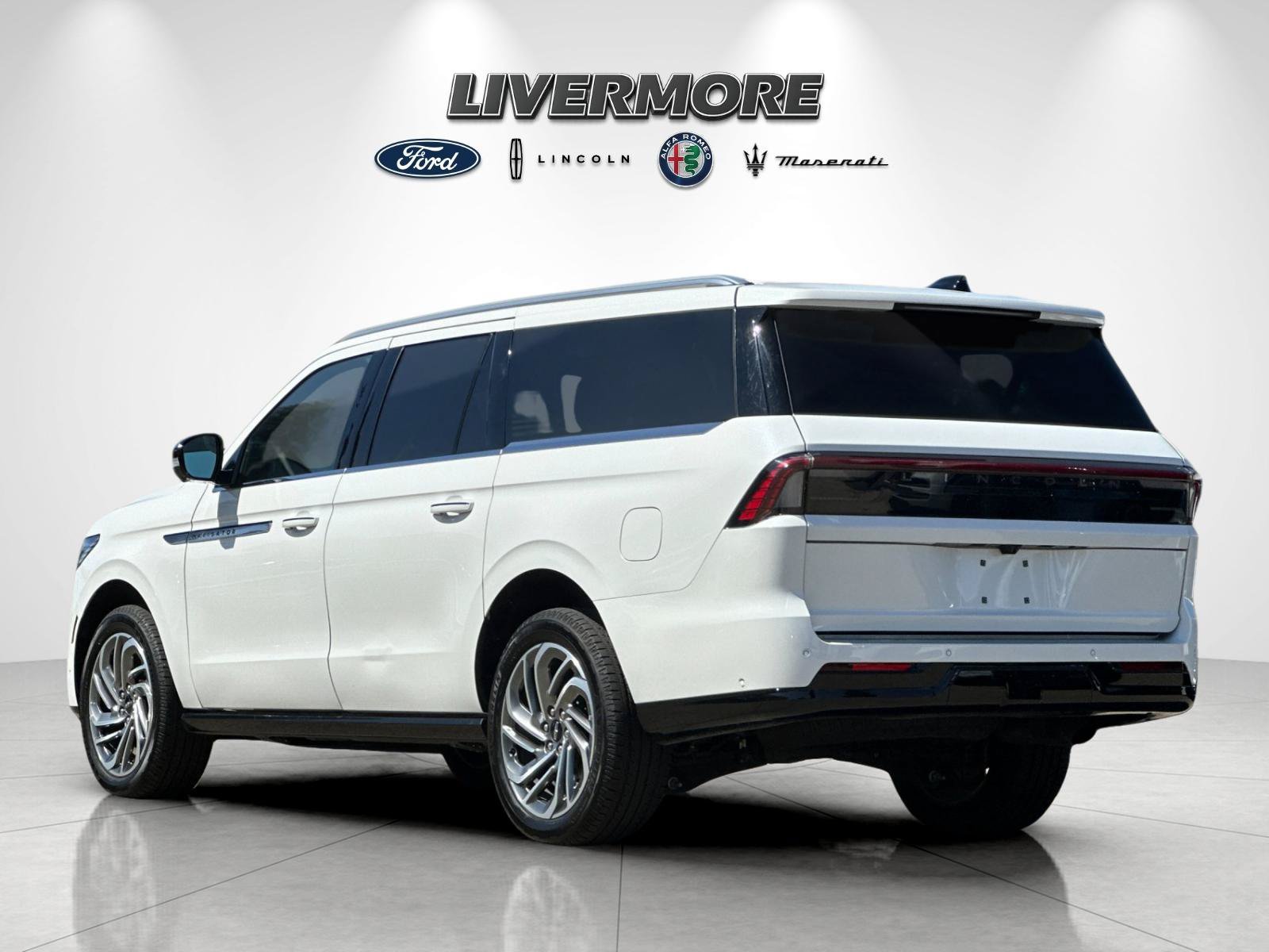 Certified 2025 Lincoln Navigator L Reserve AWD/4WD image 5