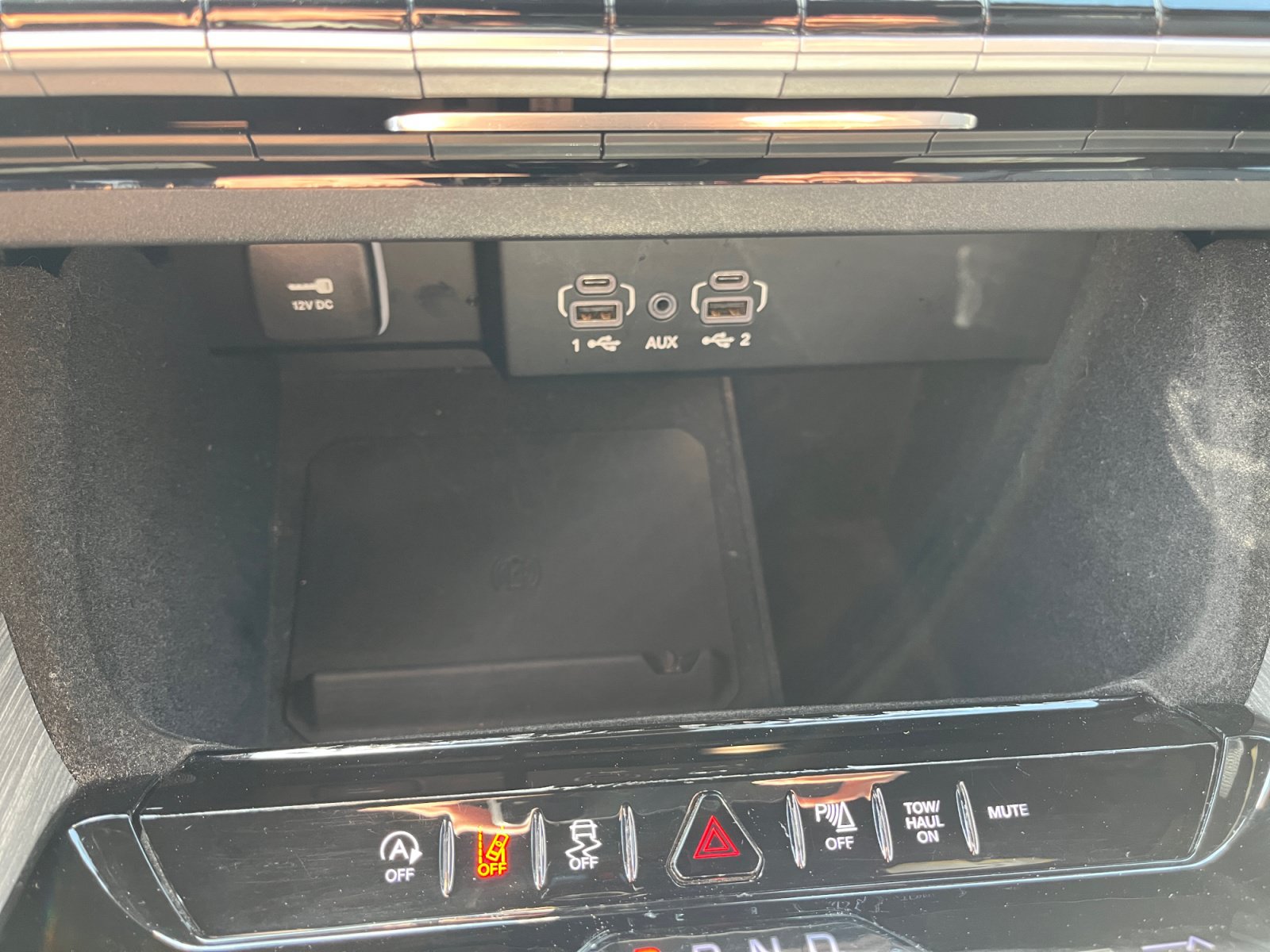 Used 2024 Jeep Wagoneer Series III AWD/4WD image 25