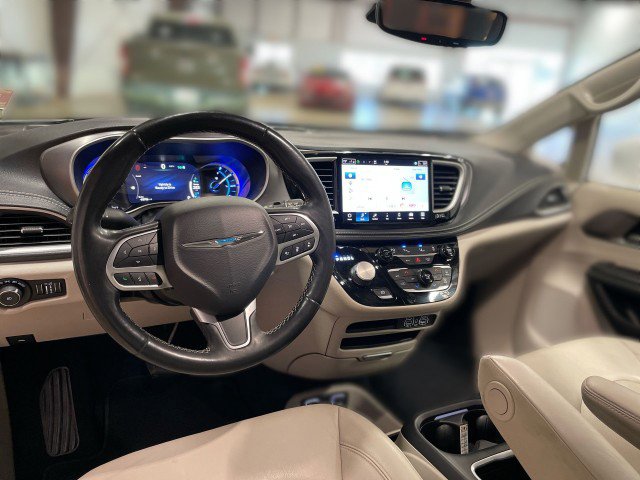 Used 2021 Chrysler Pacifica Touring-L image 18