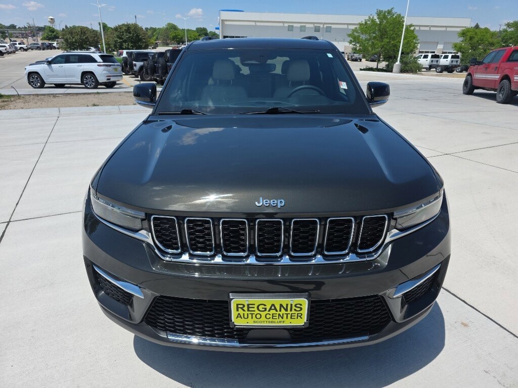 Used 2023 Jeep Grand Cherokee Limited w/ Trailer Tow Package AWD/4WD image 2