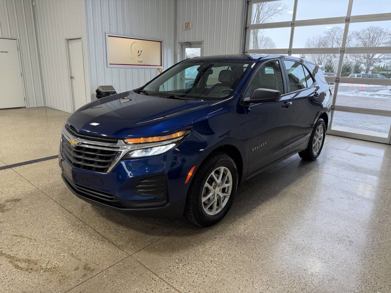 Used 2022 Chevrolet Equinox LS AWD/4WD image 2