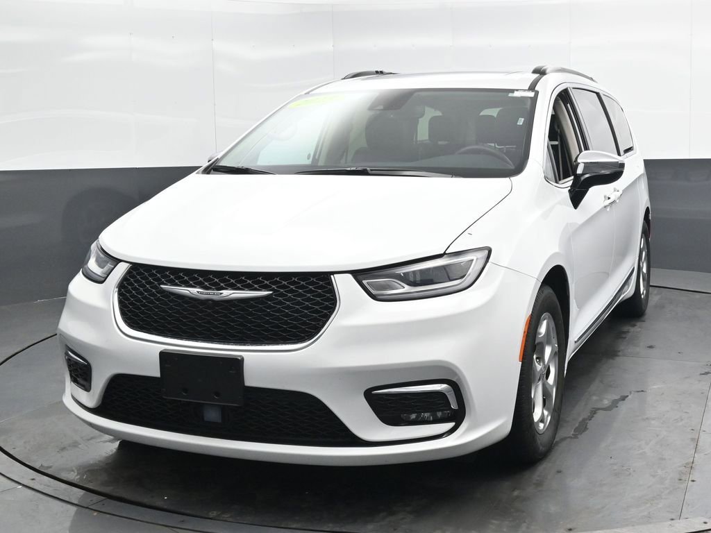 Used 2023 Chrysler Pacifica Limited FWD image 9