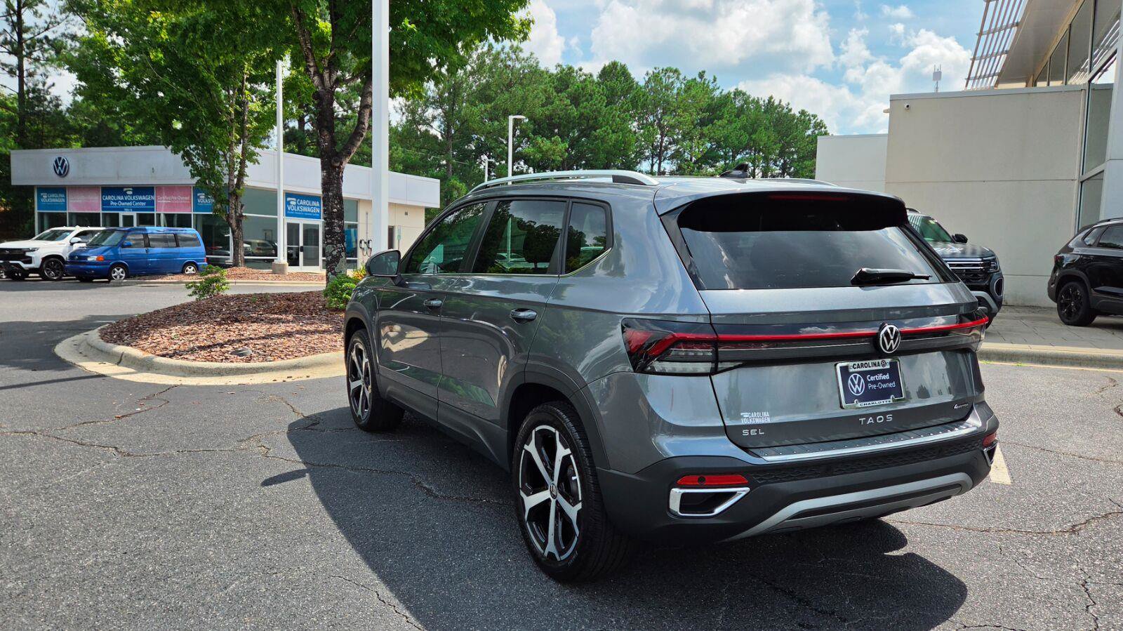 Certified 2025 Volkswagen Taos SEL AWD/4WD image 3