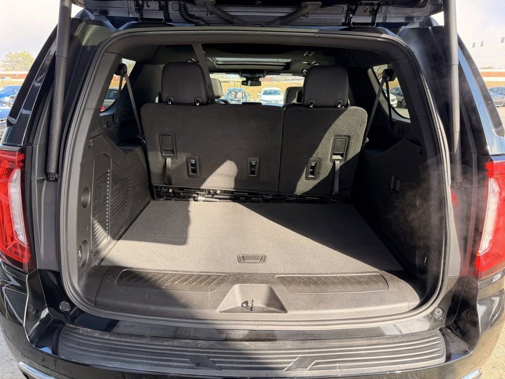 Used 2023 GMC Yukon XL SLT image 5