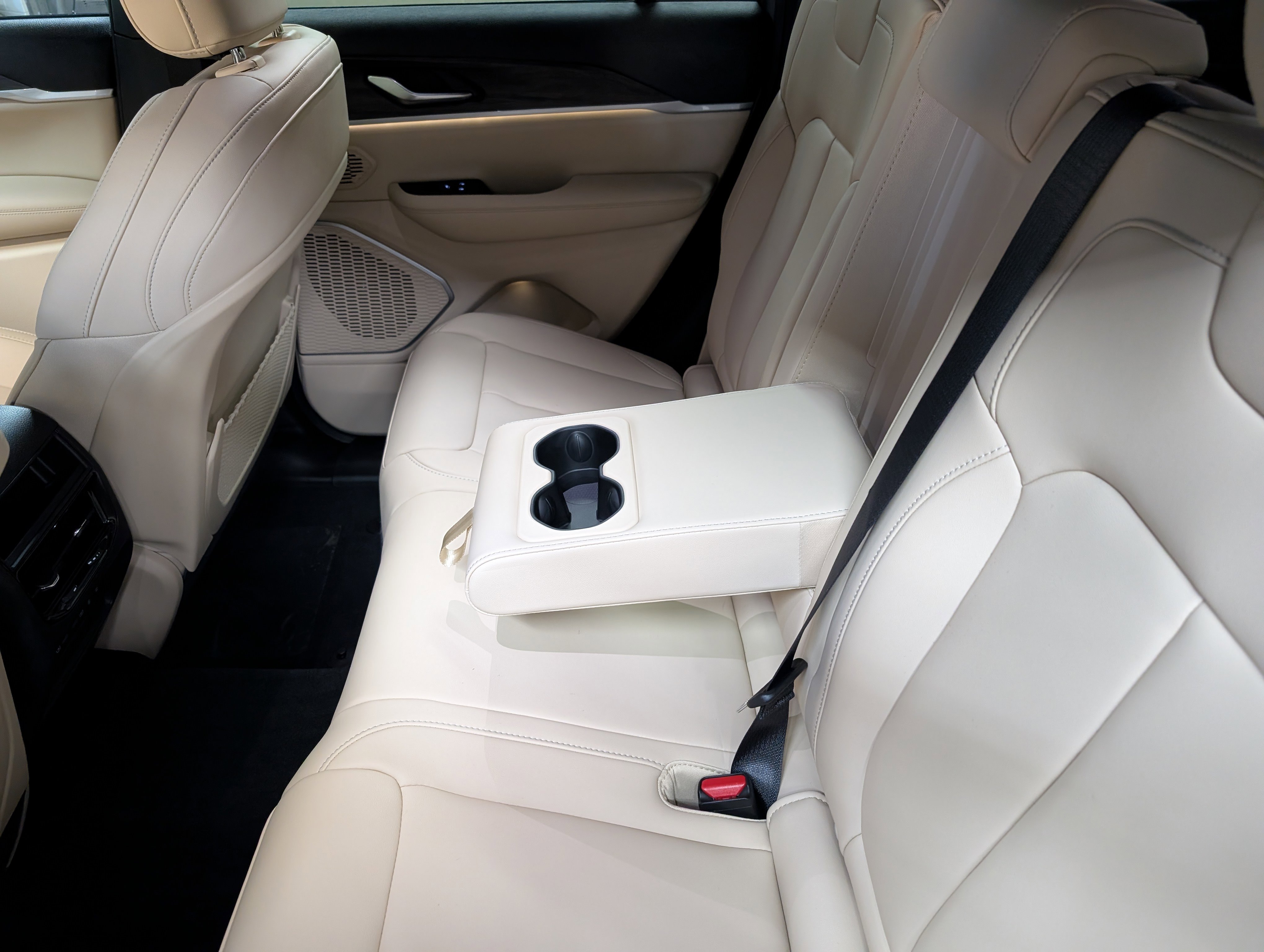 New 2026 Jeep Grand Cherokee Limited AWD/4WD image 8