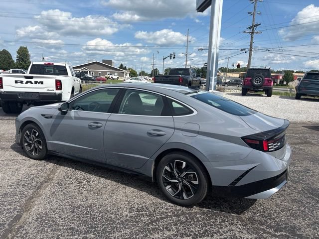 Used 2025 Hyundai Sonata SEL FWD image 4