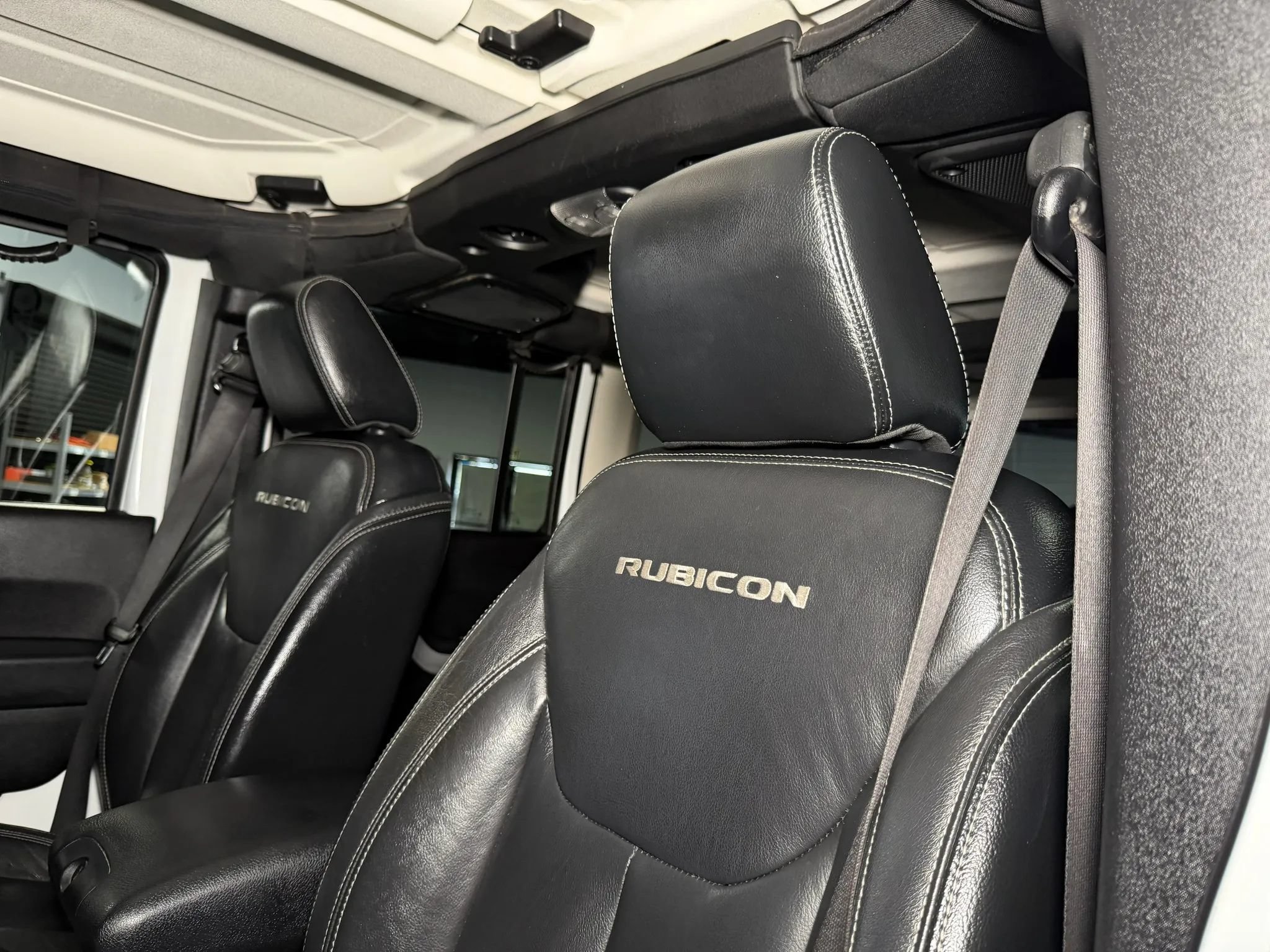 Used 2015 Jeep Wrangler Unlimited Rubicon w/ Connectivity Group AWD/4WD image 15