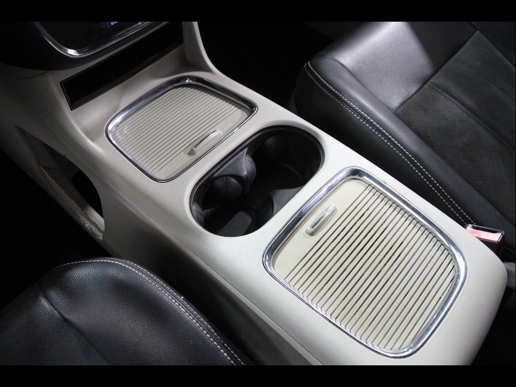 Used 2019 Dodge Grand Caravan SXT FWD image 14
