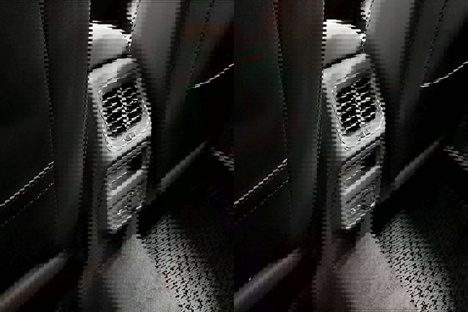 Used 2024 Volkswagen Tiguan SE R-Line image 38