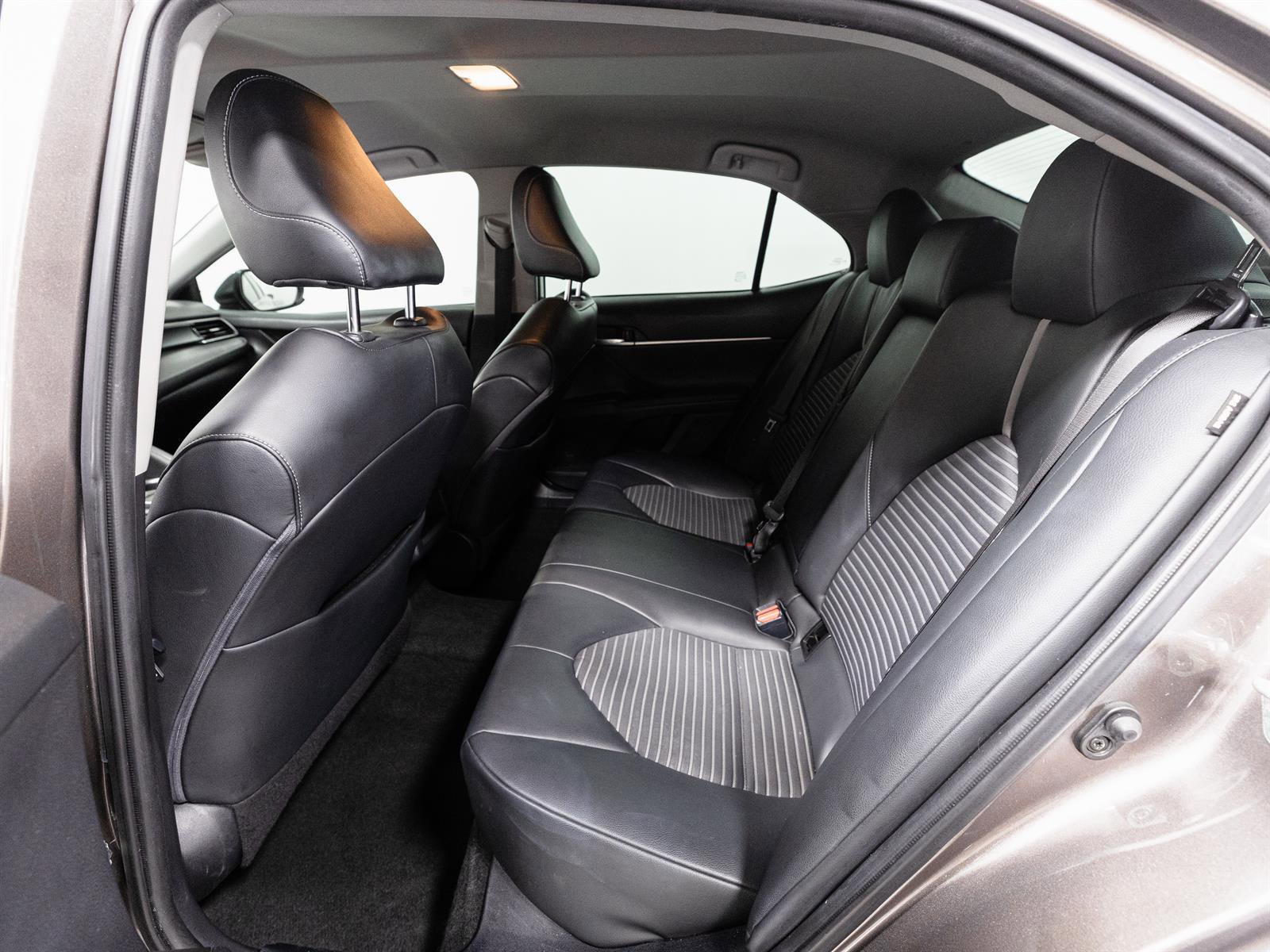 Certified 2021 Toyota Camry SE image 5