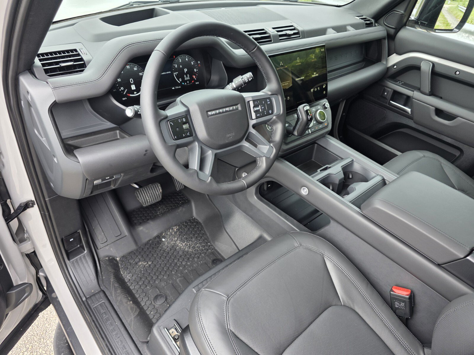 New 2026 Land Rover Defender 130 X-Dynamic SE AWD/4WD image 10