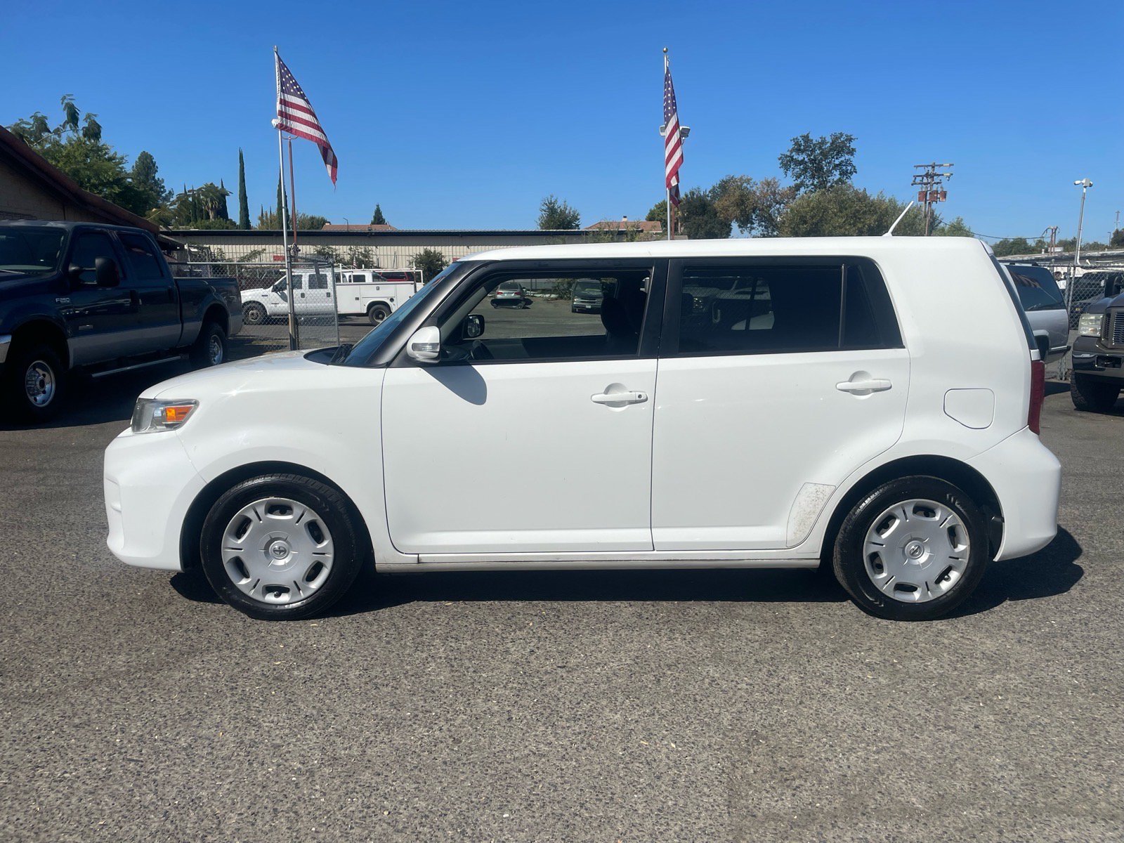 Used 2012 Scion xB FWD image 5