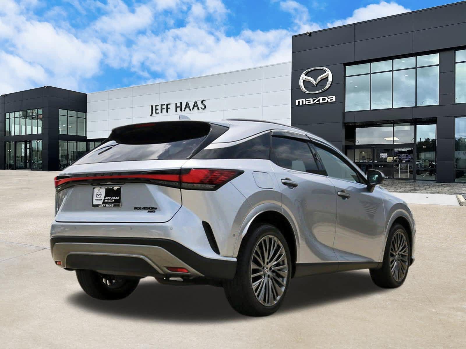 Used 2025 Lexus RX 450h AWD w/ Luxury Package image 3
