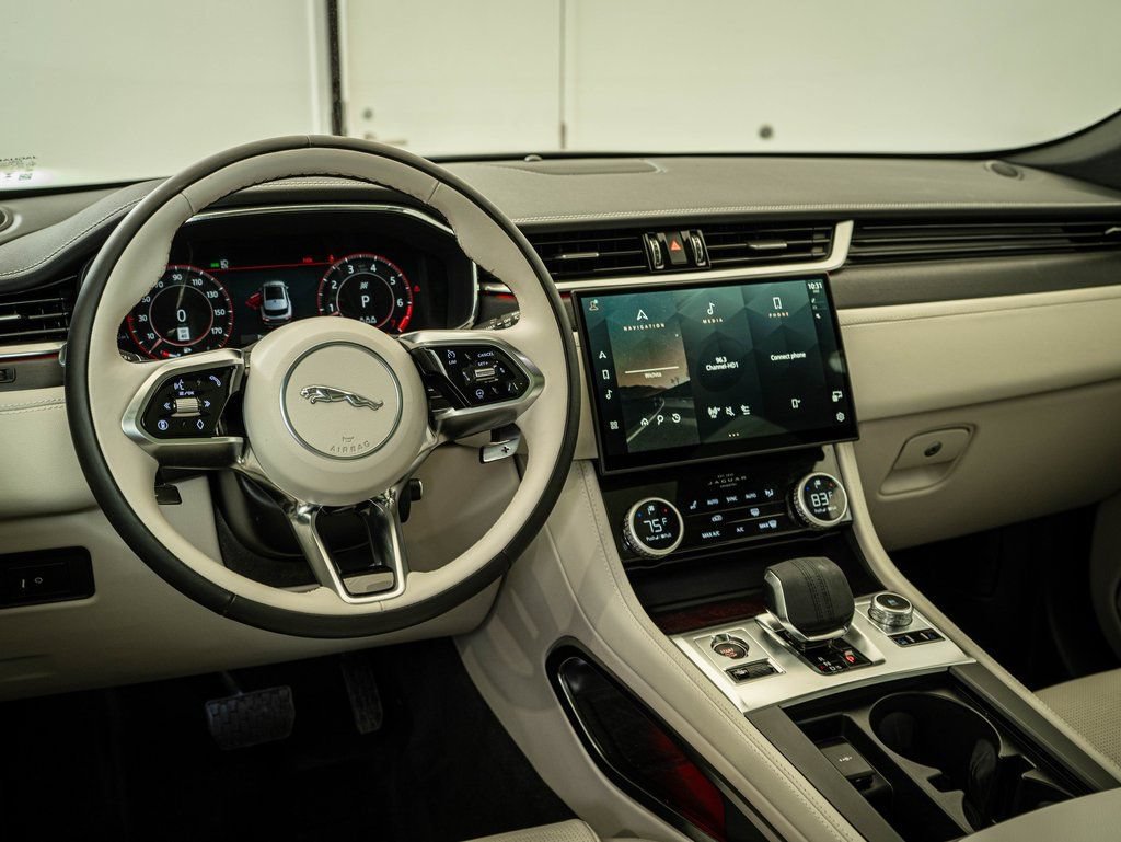 Used 2025 Jaguar F-PACE R-Dynamic S AWD/4WD image 4