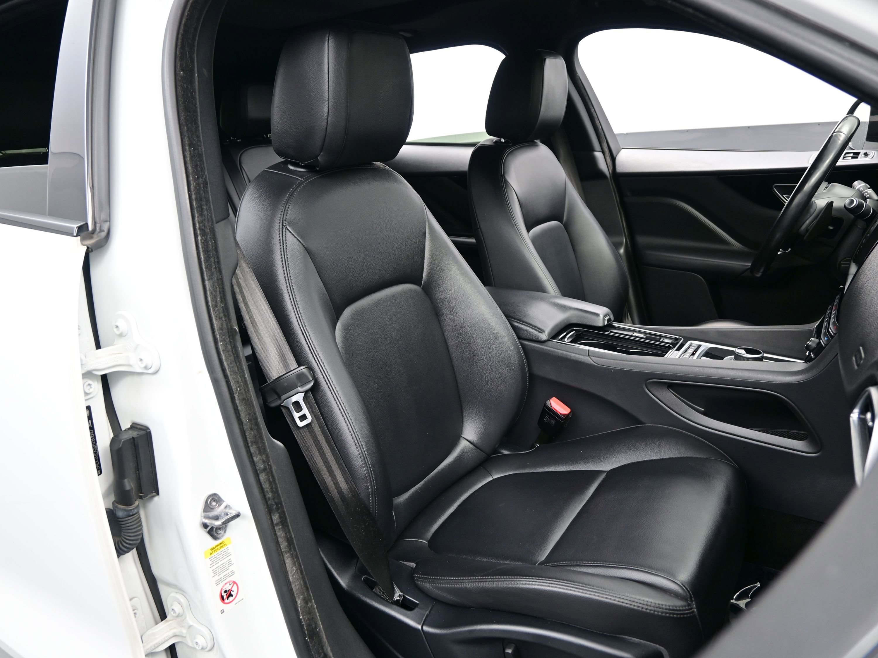 Used 2018 Jaguar F-PACE Premium image 14