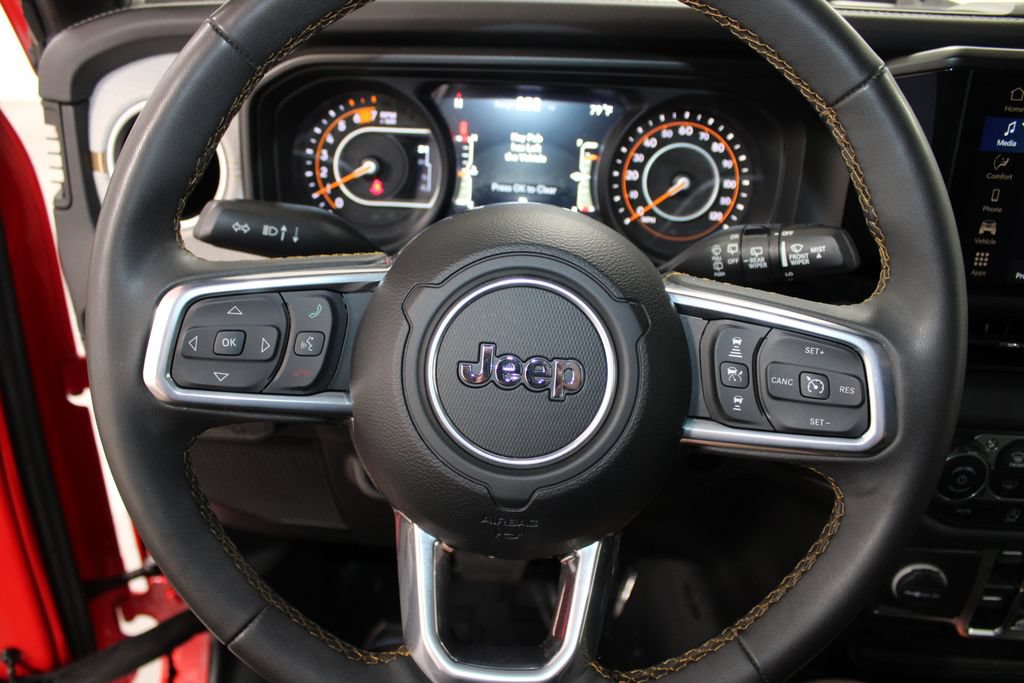 Used 2025 Jeep Wrangler Unlimited Sahara AWD/4WD image 35