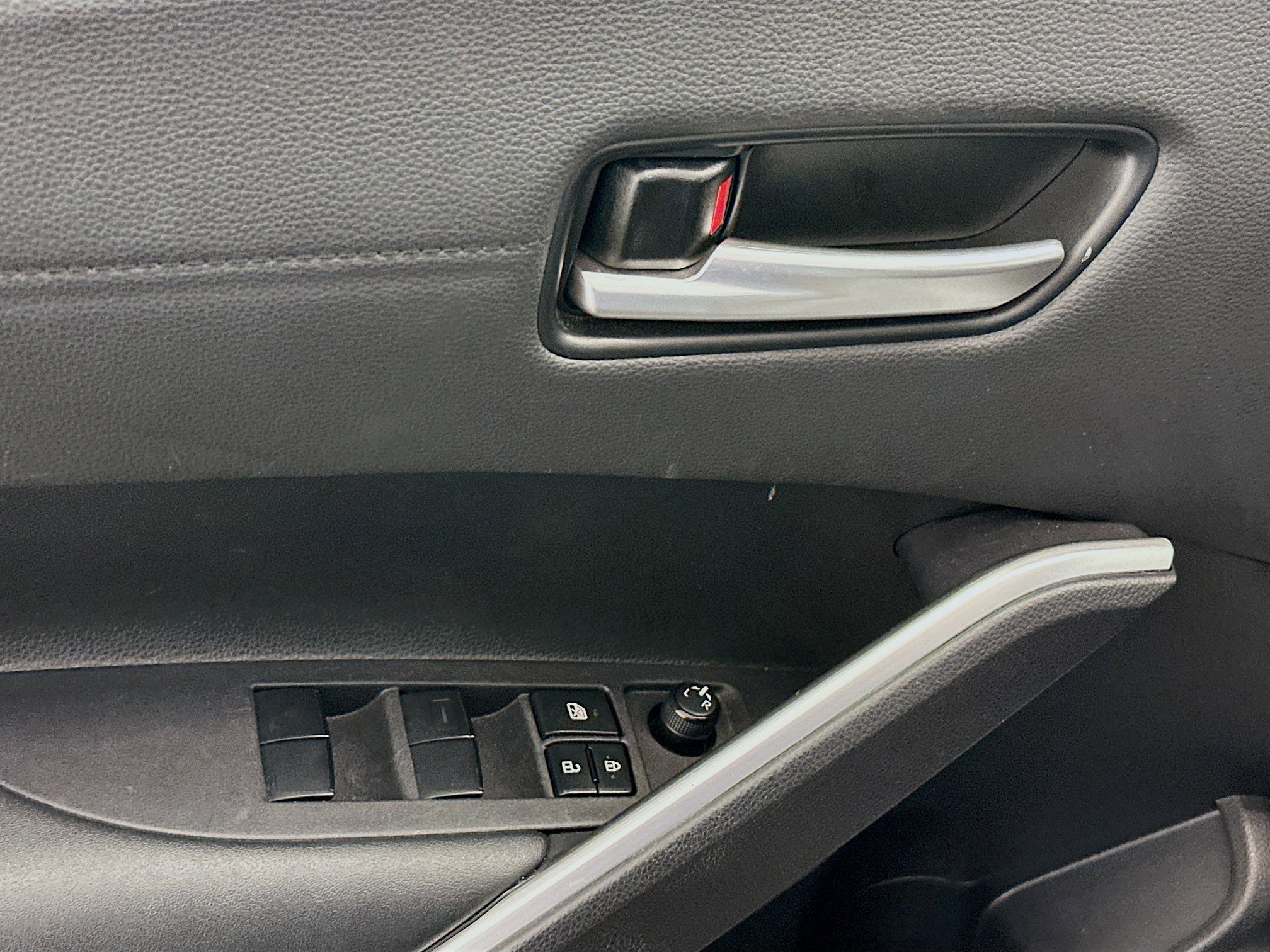 Used 2024 Toyota Corolla Cross XLE w/ Convenience Package image 15