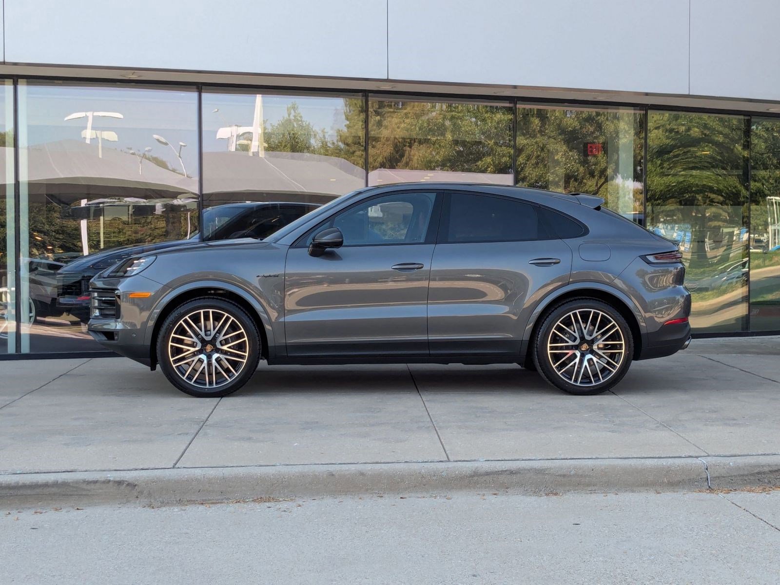 New 2026 Porsche Cayenne E-Hybrid image 2