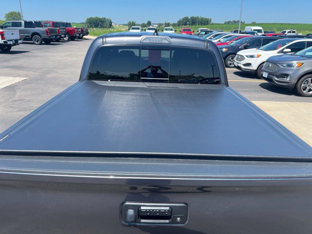 Used 2022 Toyota Tacoma TRD Off-Road w/ Technology Package AWD/4WD image 13