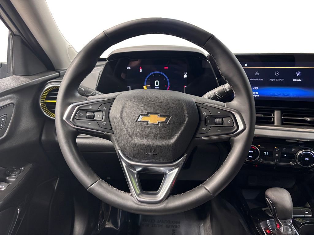 Used 2024 Chevrolet Trax LT w/ Driver Confidence Package FWD image 11