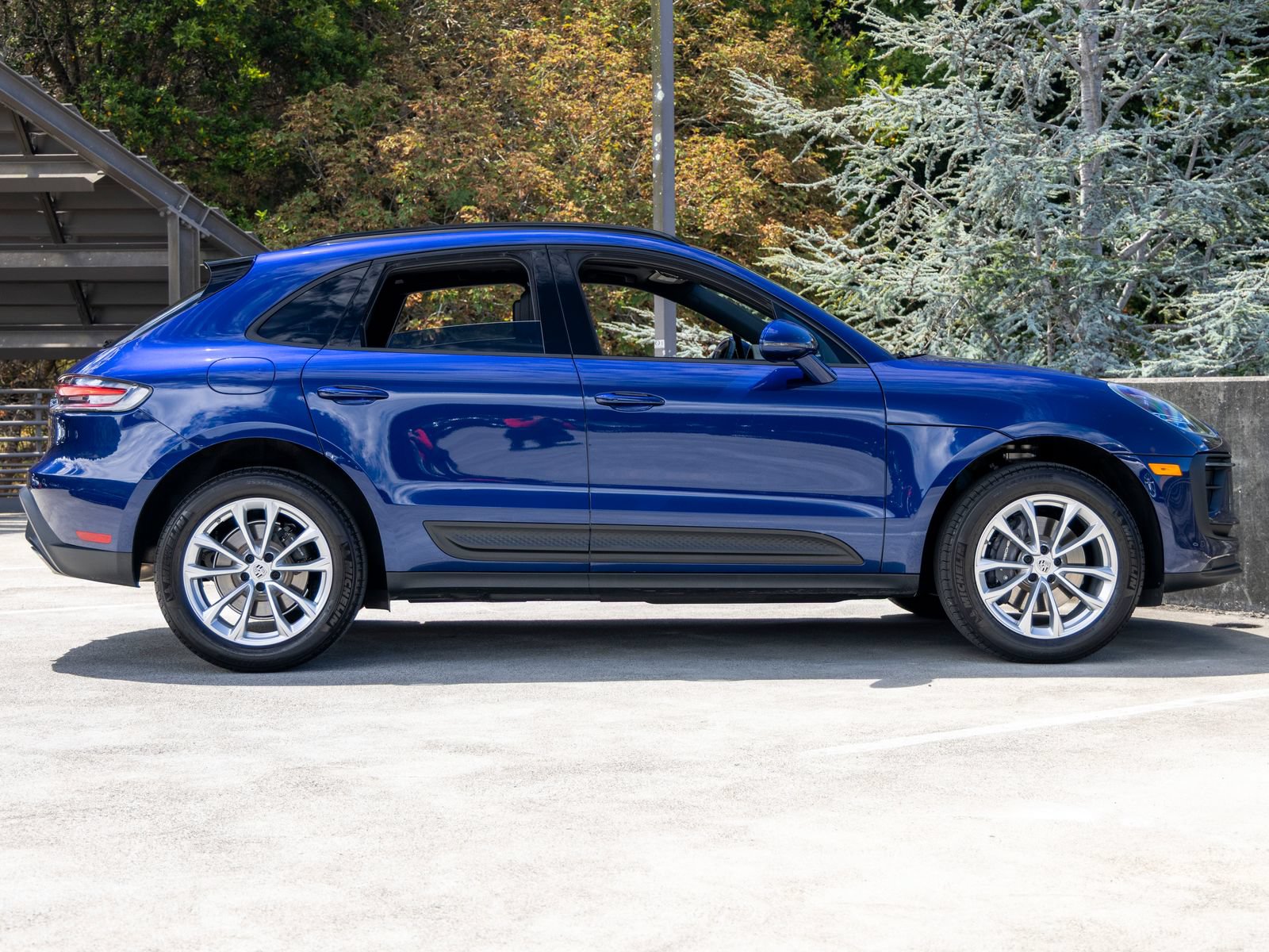 Certified 2026 Porsche Macan AWD/4WD image 12