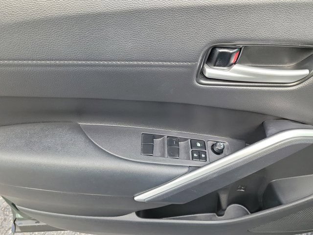 Used 2023 Toyota Corolla Cross XLE w/ Convenience Package FWD image 18