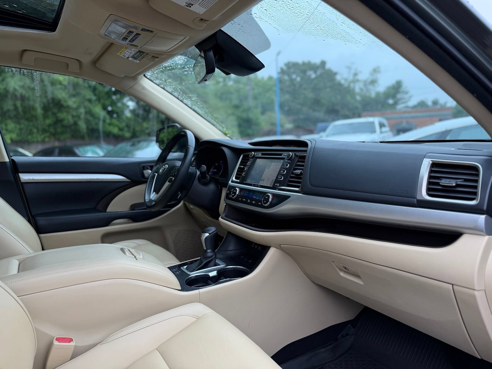 Used 2019 Toyota Highlander XLE AWD/4WD image 22