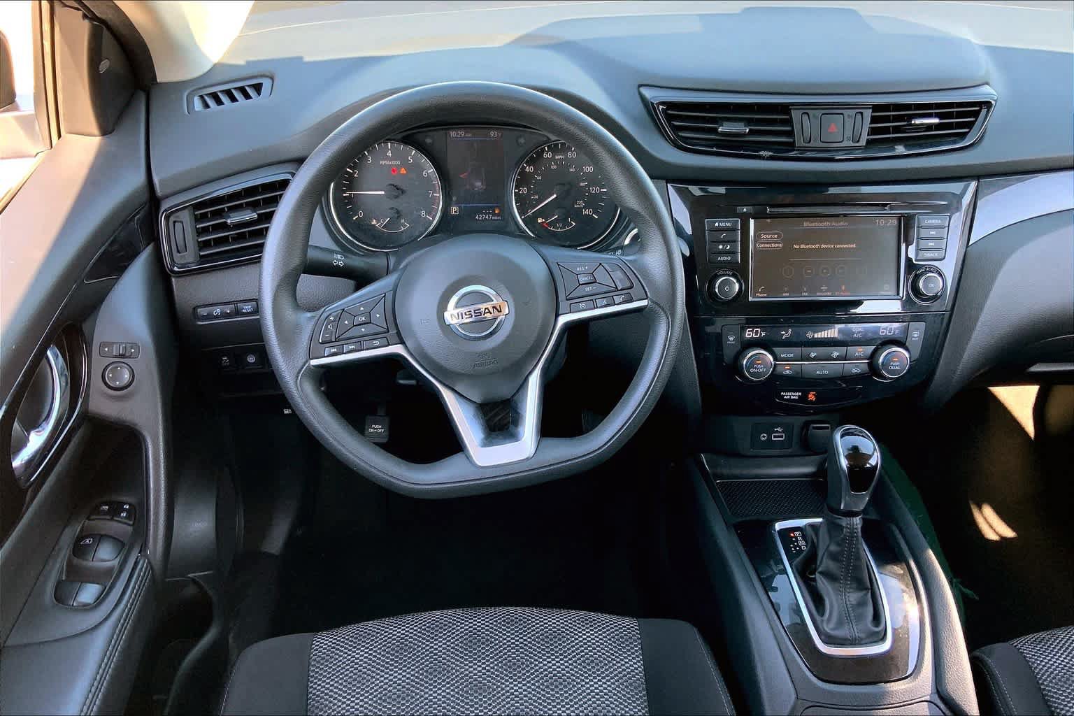 Used 2020 Nissan Rogue Sport SV FWD image 6
