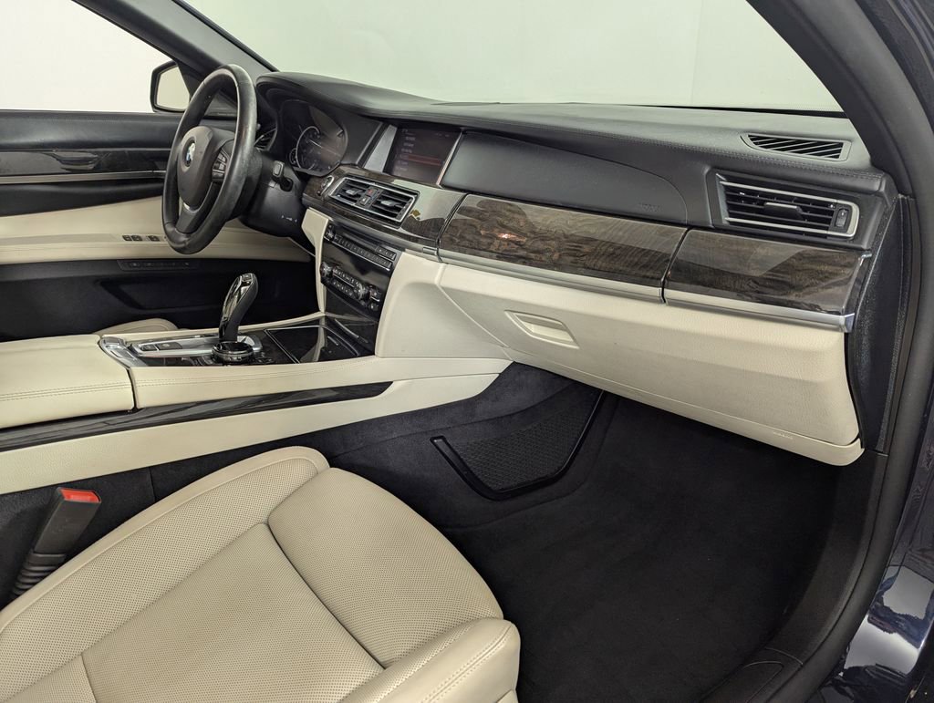 Used 2015 BMW 750Li RWD image 36