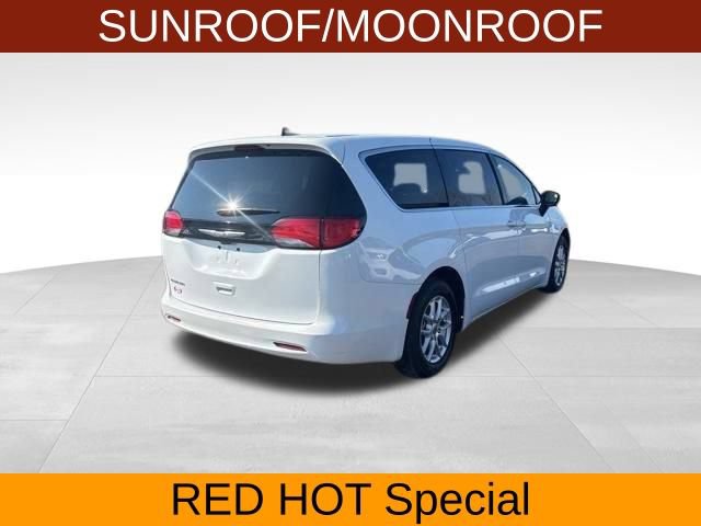 Used 2023 Chrysler Voyager LX FWD image 7