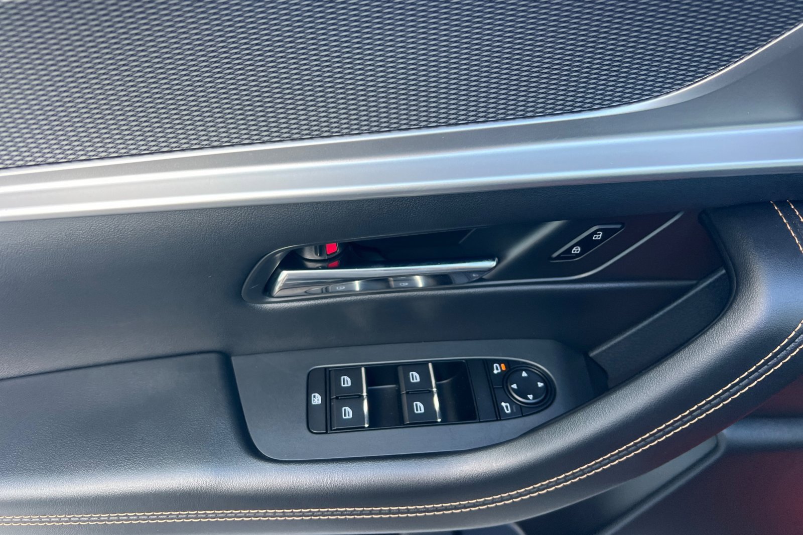 Certified 2025 MAZDA CX-70 Plug-In Hybrid w/ Premium Pkg image 8