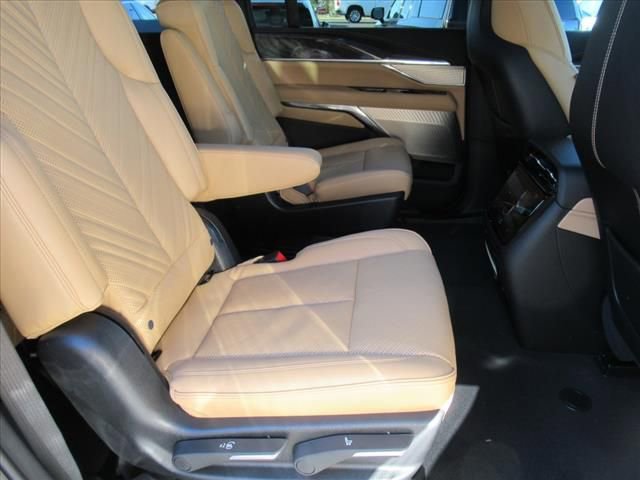 New 2025 Cadillac Escalade IQ Luxury 2 image 17