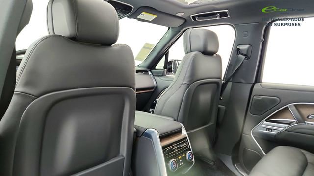 Used 2025 Land Rover Range Rover SE image 29