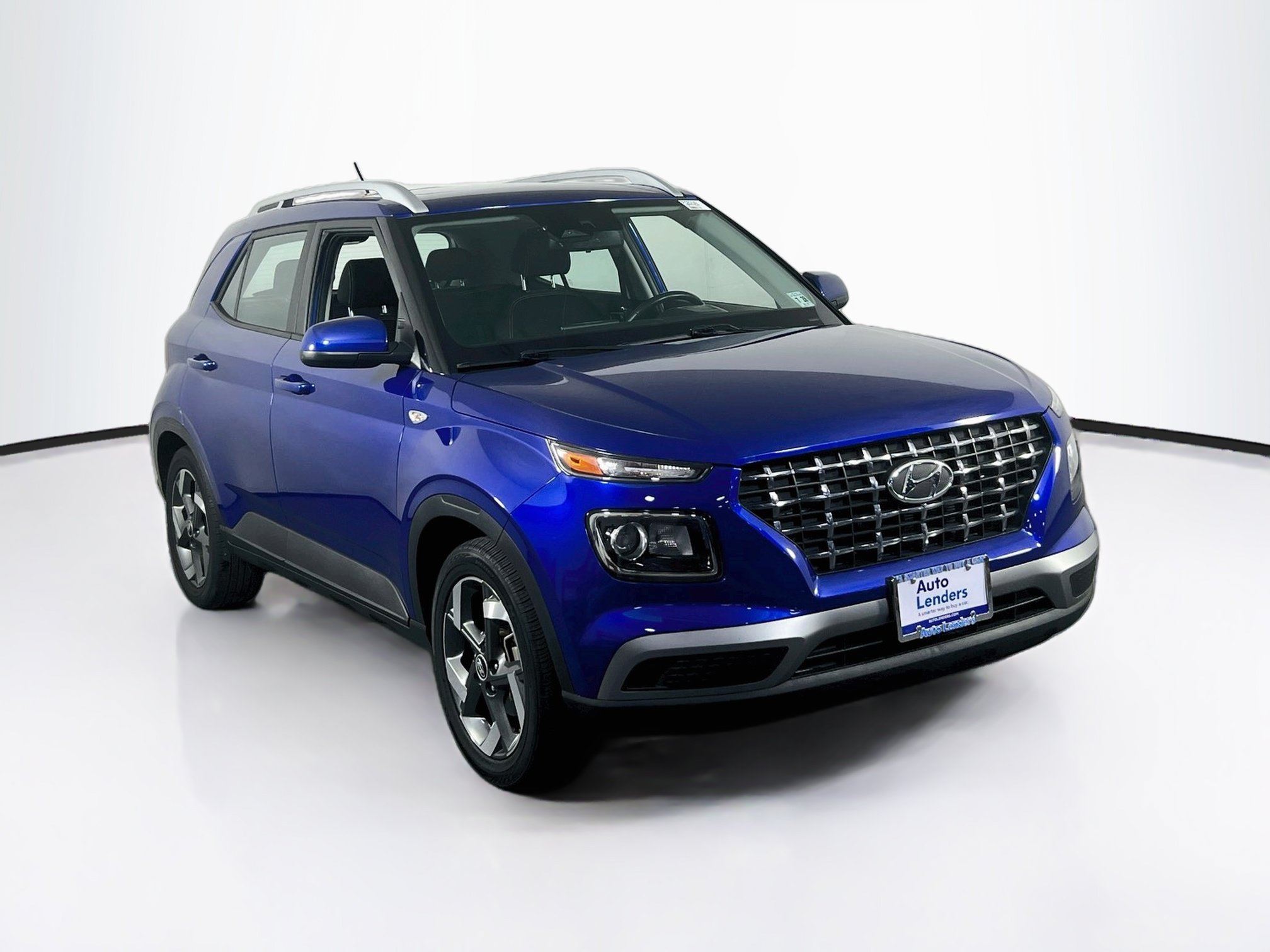 Used 2023 Hyundai Venue SEL FWD image 3